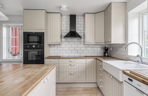 Norrkoping O House | This modern cottage awaits your visit in a beautiful area, close to Kolmården Animal Park and not fa