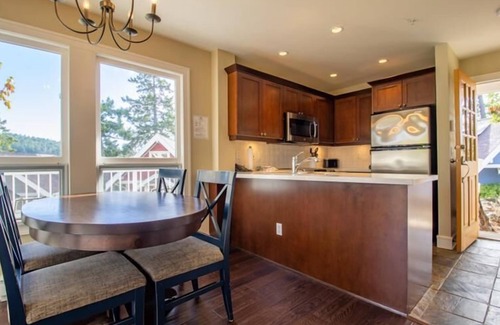 Pender Island Cabin | This Pender Island cottage has stunning views overlooking the Marina.