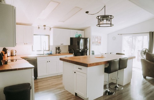 Sagle House | This Pet-Friendly, Cedar Forest Retreat with lake view of Murphy Bay 100MB WIFI