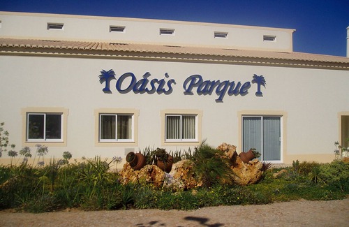 Portimao Apartment | This place spells H-O-L-I-D-A-Y. Beautiful 2 bed apartment overlooking the pool