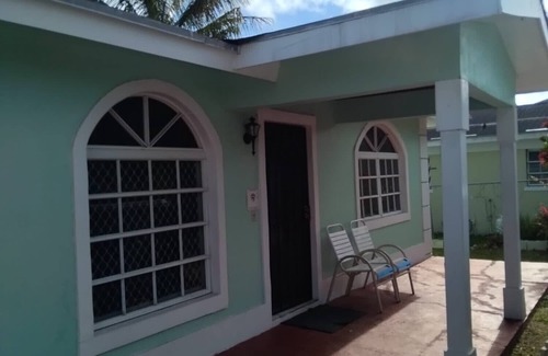 Nassau Apartment | This property is centurally located to many beaches, restuarants and sites.