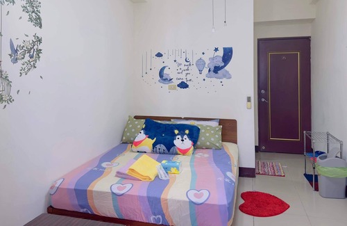 Hukou Apartment | This room have its own private bathroom, bed, cabled tv, wardrobe and balcony.