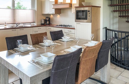 Beerze House | This semi-detached house in Beerze is comfortably furnished. You will feel really comfortable here w