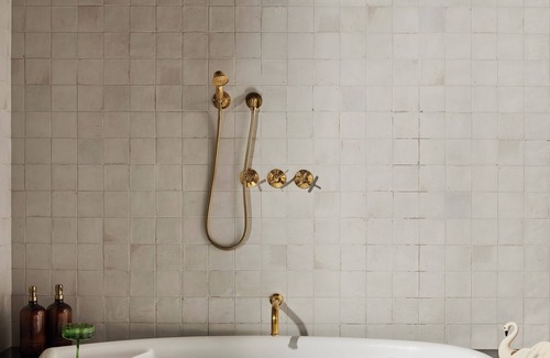 Stratford Hotel | This spacious flat is by far the most romantic suite in Hotel Julie—perfect for lovers.