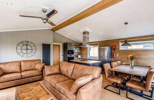 Saintbury Ski Chalet | This spacious lodge is perfect for a break away in the English countryside.