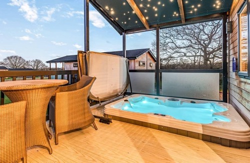 Saintbury Ski Chalet | This spacious lodge is perfect for a break away in the English countryside.