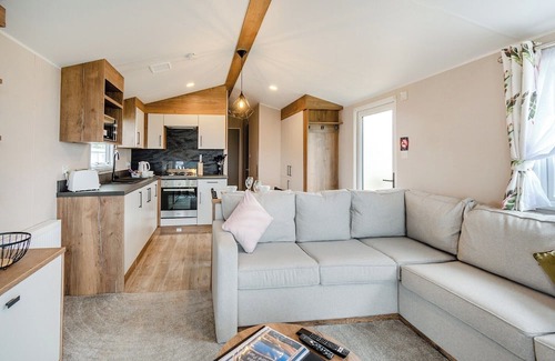 Hornsea House | This stunning holiday home with a double bedroom and en suite W.