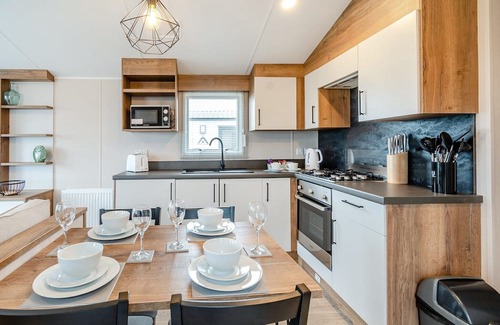 Hornsea House | This stunning holiday home with a double bedroom and en suite W.