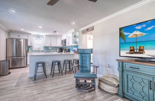 Redington Shores House | THIS STUNNING home is RENOVATED and furnished W/Beach Access a block away!