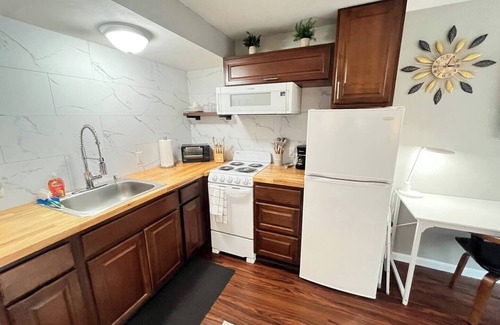 Syracuse Apartment | This tastefully appointed and nicely furnished studio is perfect for the traveling professional