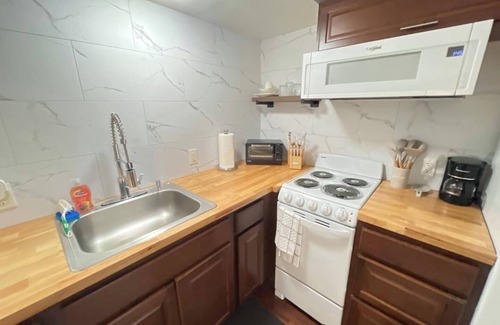 Syracuse Apartment | This tastefully appointed and nicely furnished studio is perfect for the traveling professional