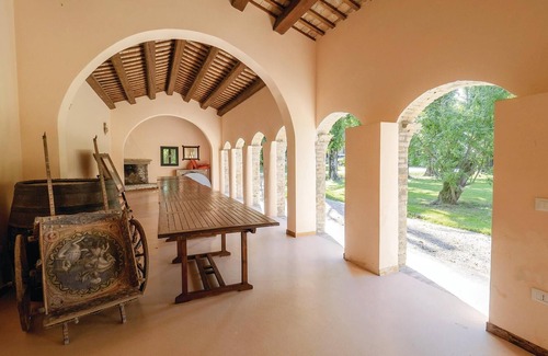 Taglio di Po House | This terraced house, 2 km from Taglio di Po, is located in a beautiful estate with communal pool, su