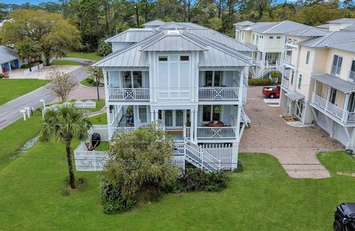 Tybee Island House | This townhouse is a 3 bedroom(s), 2.5 bathrooms, located in Tybee Island, GA.