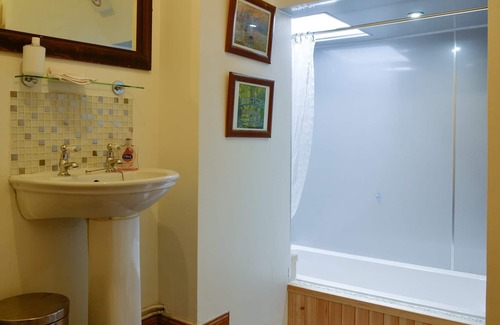 Kirriemuir Cottage | This traditional cottage is in a peaceful location, with the coast just 20 miles away.