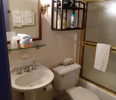 Center City East Bed & Breakfast | Thomas Bond House Bed and Breakfast