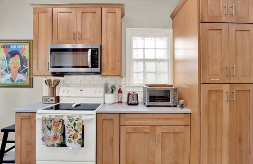 Thomas Square House | Thomas Square Affair Unit A