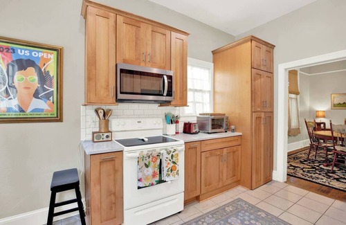 Thomas Square House | Thomas Square Affair Unit A
