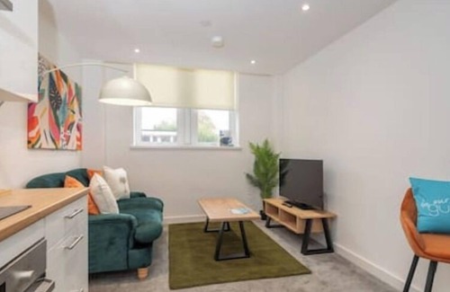 Wakefield Apartment | Thornhill House by Guestz