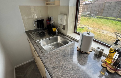 Runnymede Apartment | Thorpe Park Studio | Self-Contained + Parking