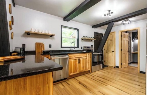 Cosby Cabin | THORS CABIN! Peaceful A-Frame w/hot tub & sauna 15 min to national park!