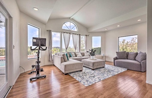 Thousand Oaks House | Thousand Oaks Retreat with Stunning Backyard!