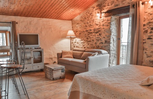 Saint-Laurent-du-Pape Apartment | Three Beaks