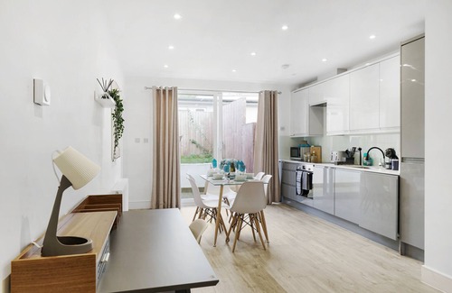 West Hendon Apartment | Three Bed Apartment with Private Garden