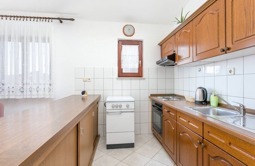Podstrana Apartment | Three bedroom apartment with balcony Podstrana, Split (A-17586-a)