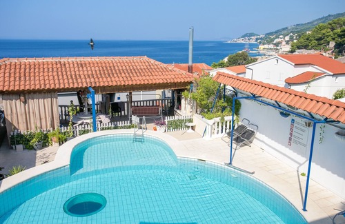 Jesenice Apartment | Three bedroom apartment with terrace and sea view Sumpetar, Omiš (A-21633-c)