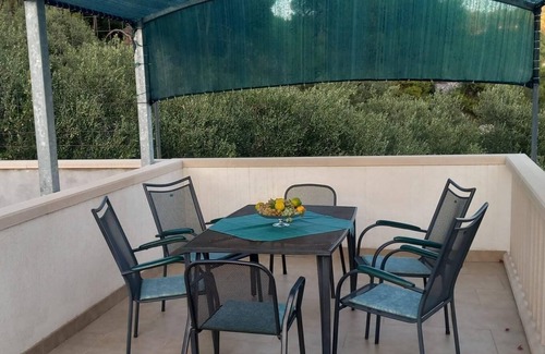 Poljica Apartment | Three bedroom apartment with terrace and sea view Poljica, Trogir (A-24016-a)