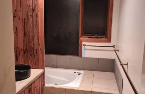 Peerabeelup Cottage | Three Bedroom Cottage - Sleeps 8 - Self contained 3 Bedroom Cottage 1 King, 1 Queen and 2 Bunks