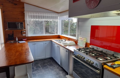 Rocky Cape House | Three Bedroom Escape with Room to Roam! Stay for 10.