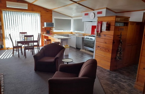 Rocky Cape House | Three Bedroom Escape with Room to Roam! Stay for 10.
