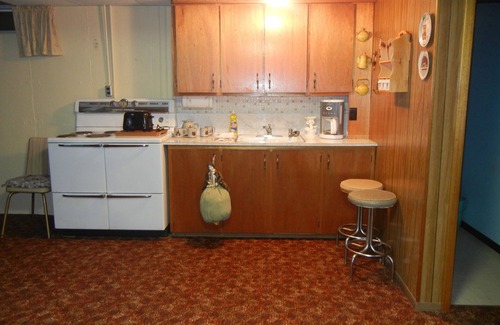 Alta Vista House | Three bedroom fully furnished home in small-town Northeast Iowa
