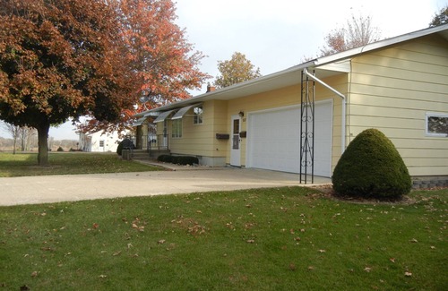 Alta Vista House | Three bedroom fully furnished home in small-town Northeast Iowa