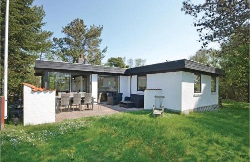 Thyholm House | Three-Bedroom Holiday Home Thyholm With A Fireplace 06