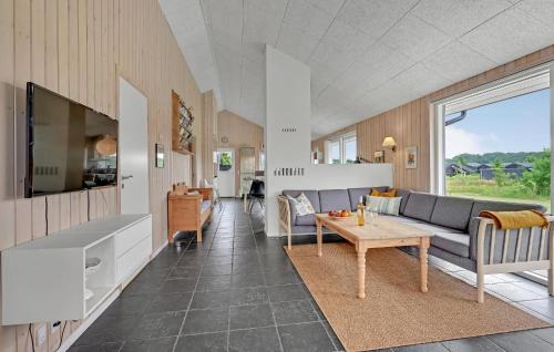 Krejbjerg House | Three-Bedroom Holiday Home With A Fireplace In Ejstrupholm