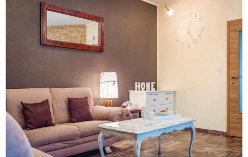 Sibenik House | Three-Bedroom Holiday Home In Dubrava
