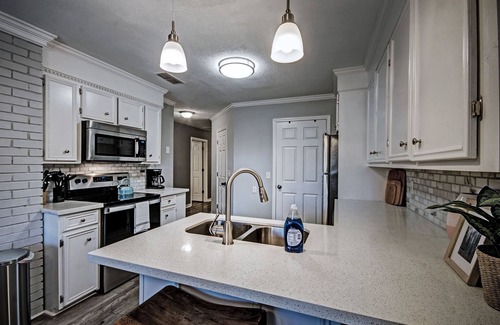 Flowood House | Three Bedroom Home Reservoir Getaway