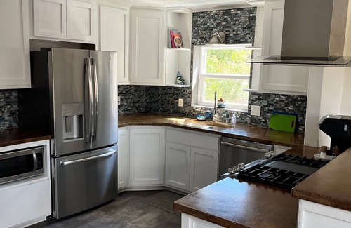 Summit Park House | Three bedroom home near the University of New Mexico and heart of Albuquerque