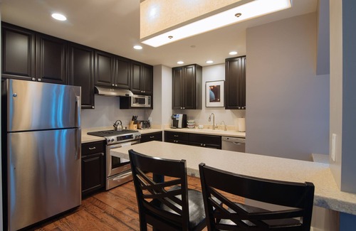 Healdsburg Apartment | Three-Bedroom Hotel Suites in Downtown Healdsburg