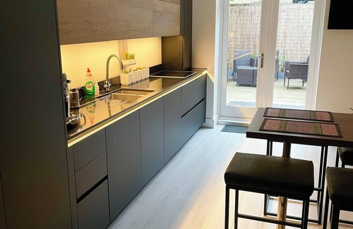 Larkhall House | Three bedroom house in Clapham