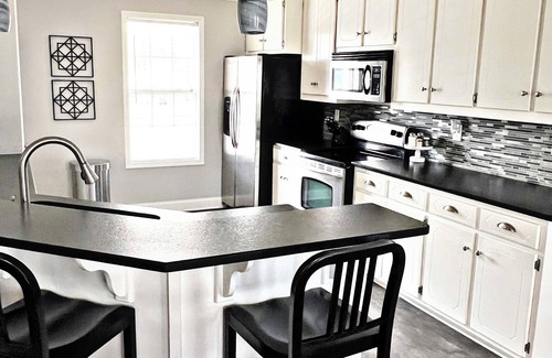 Oxford House | Three bedroom house in Oxford just minutes from Choccolocco Park and Talladega