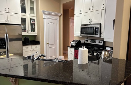 Colborne House | three bedroom share kitchen, dining room, leaving room, with AC in Colborne