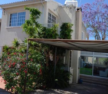 Anarvagos House | Three Bedroom with Fireplace and Piano