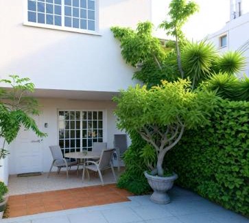 Anarvagos House | Three Bedroom with Fireplace and Piano