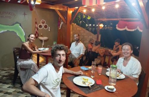 Manado City Centre House | Three Ken Homestay & Cafe