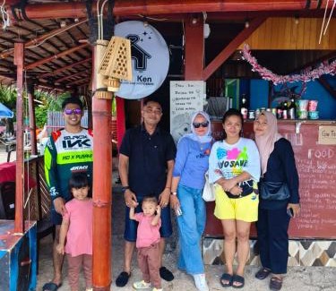 Manado City Centre House | Three Ken Homestay & Cafe