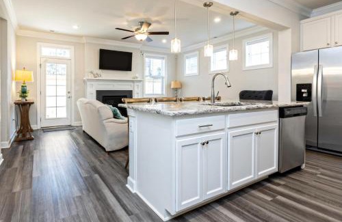 Northeast Virginia Beach House | Three Minute walk to the Beach