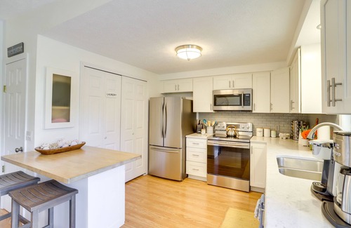 Three Oaks House | Three Oaks Home w/Guest House - 8 Mi to Beach!